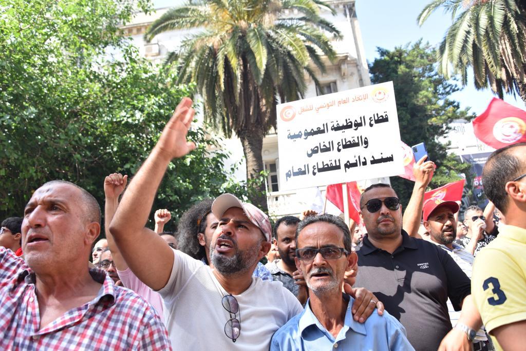 رغم نفي الاتحاد علاقة الإضراب بالسياسة.. أحزاب تدعم الاتحاد لمواجهة سعيد  